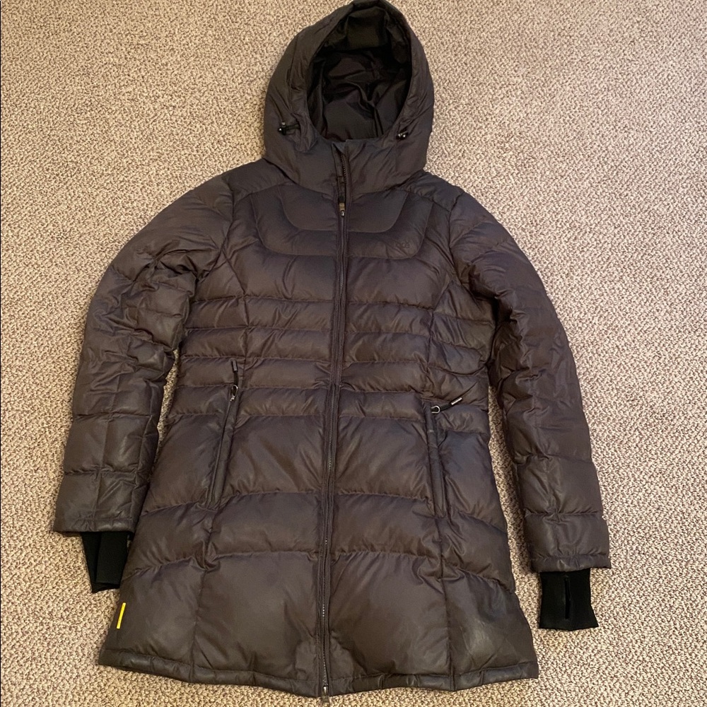 Lole Feather Down Coat
Ptp 21”
Shoulder to hem 32”